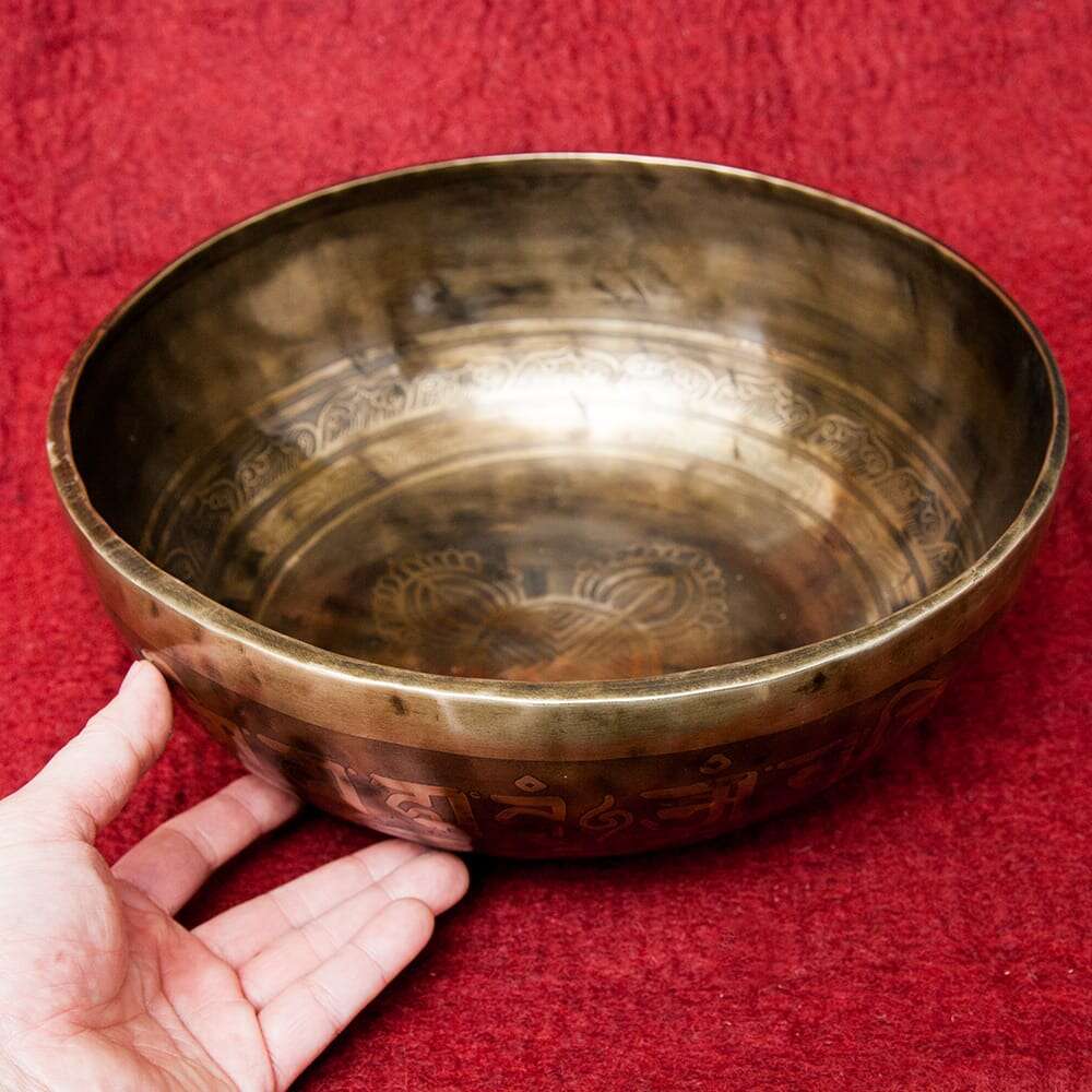 Tibetan antique singing bowl [Scale: E]