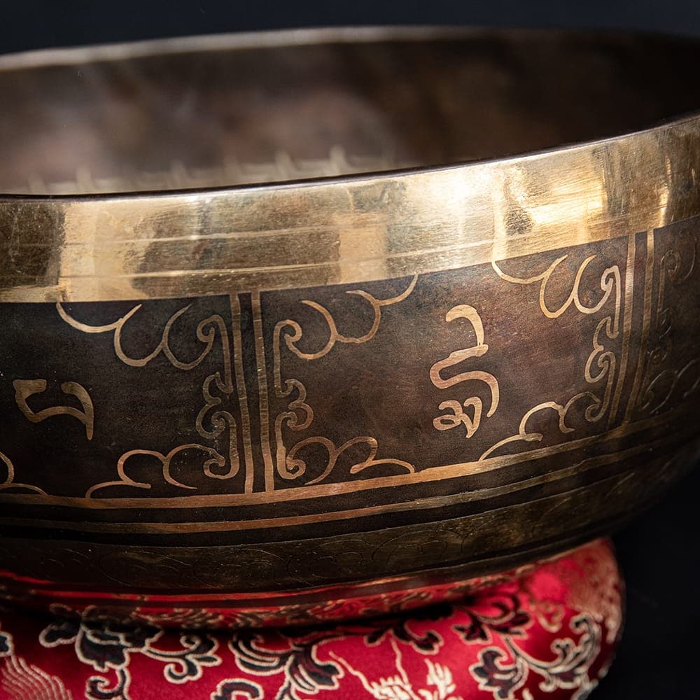 Tibetan antique singing bowl [Scale: Ab] - 5