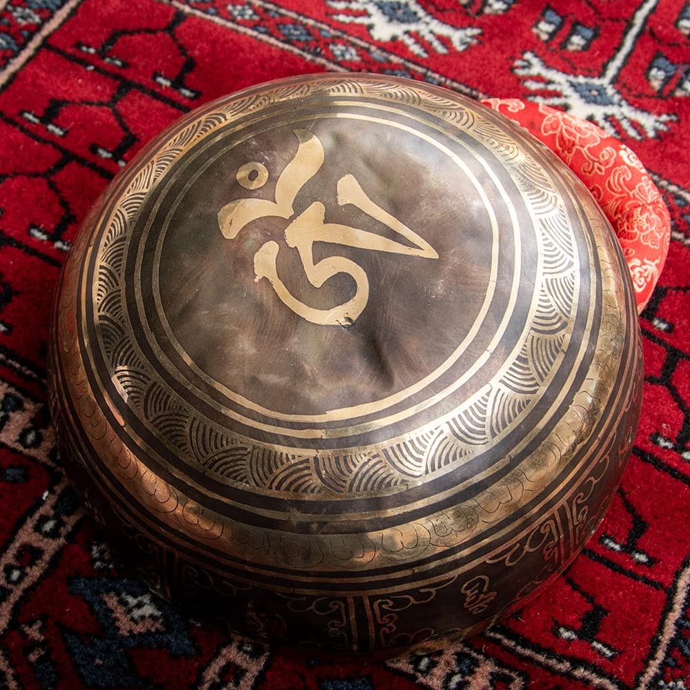 Tibetan antique singing bowl [Scale: Ab] - 3