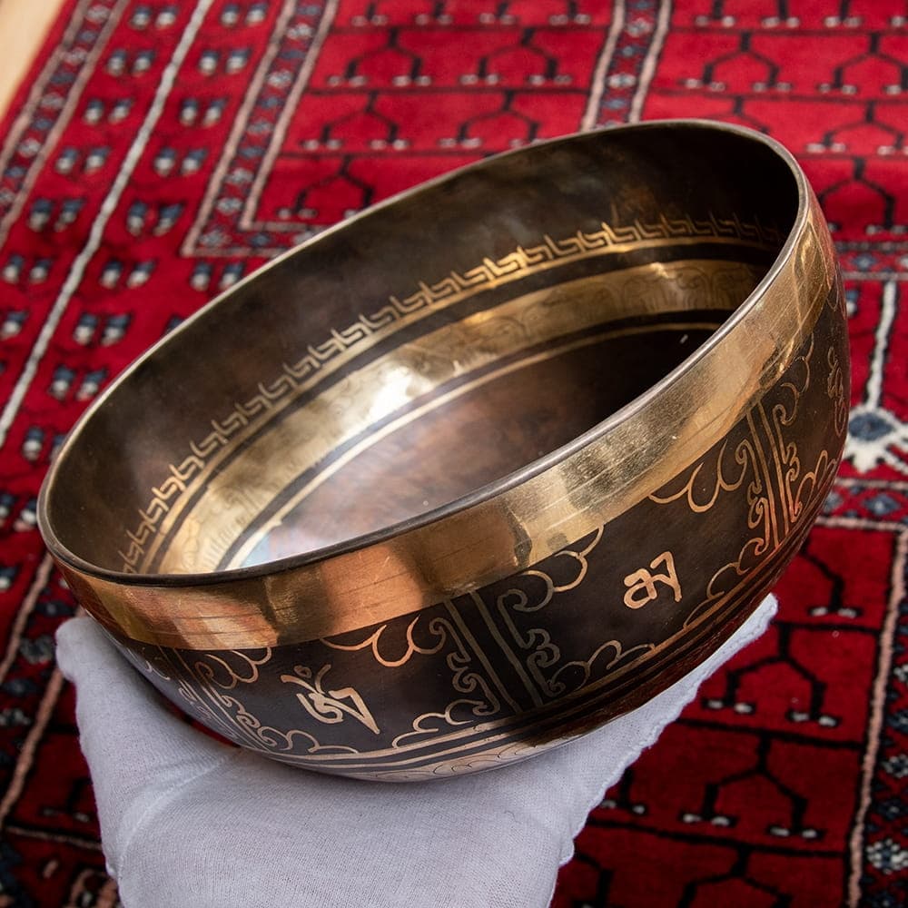 Tibetan antique singing bowl [Scale: Ab] - 2